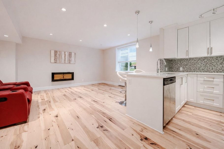 839 W 20th Street North Vancouver, BC - 32