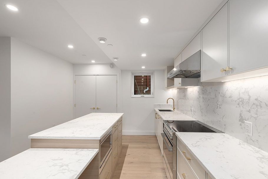 460 E 17th Avenue Vancouver, BC - 2