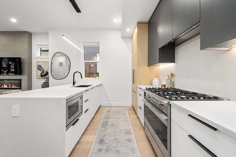 1220 E 11th Avenue Vancouver, BC - 9