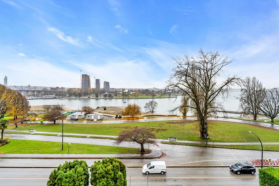 302 1311 Beach Avenue Vancouver, BC - 32
