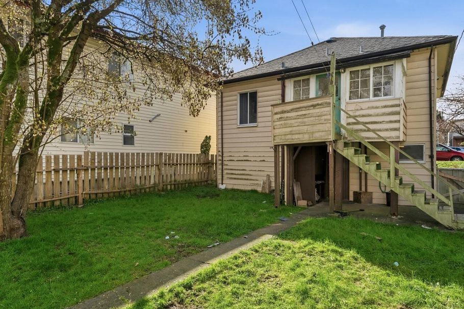 2437 E 22nd Avenue Vancouver, BC - 18