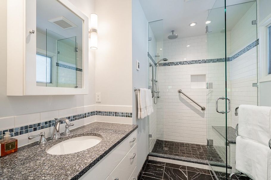 4651 Valley Road North Vancouver, BC - 24