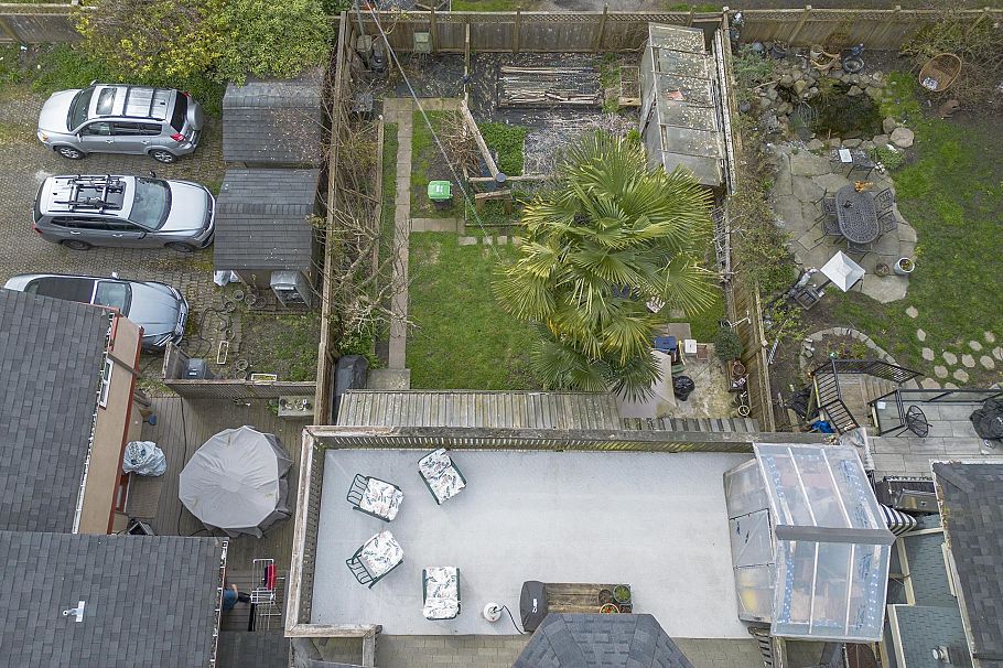 2582 W 6th Avenue Vancouver, BC - 6