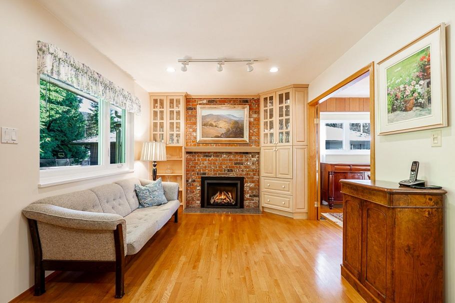 4651 Valley Road North Vancouver, BC - 14