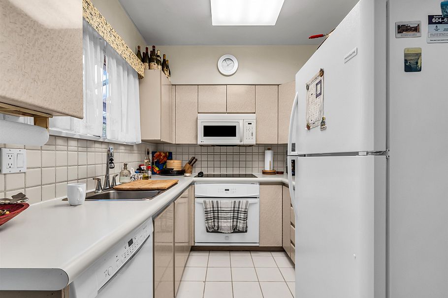 302 1311 Beach Avenue Vancouver, BC - 24