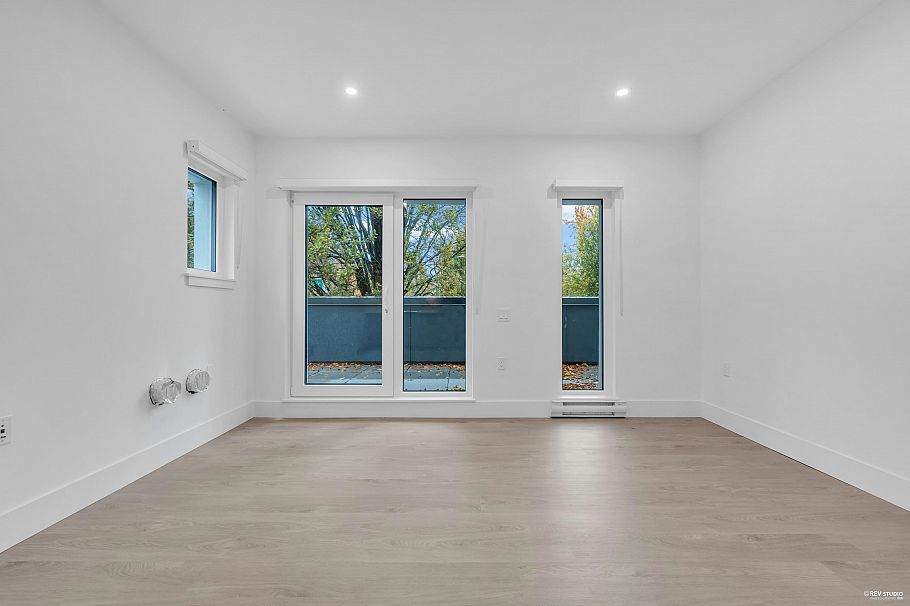 108 2073 E 1 Avenue Vancouver, BC - 16