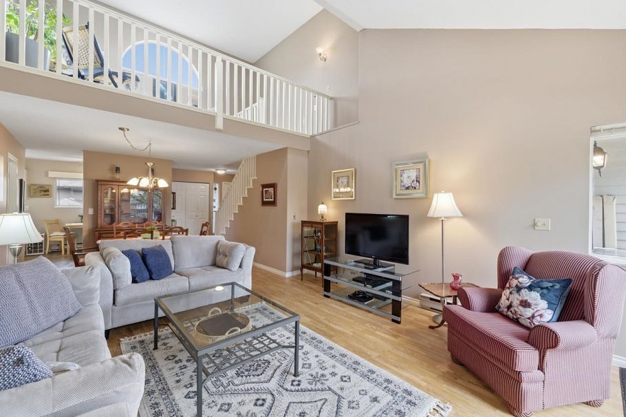 906 Roche Point Drive North Vancouver, BC - 1