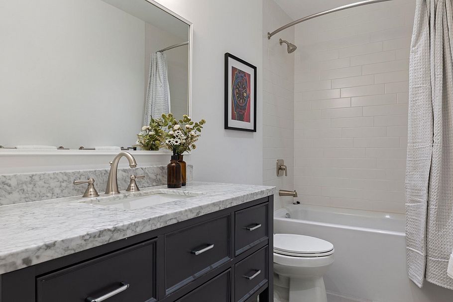 2752 Newmarket Drive North Vancouver, BC - 36