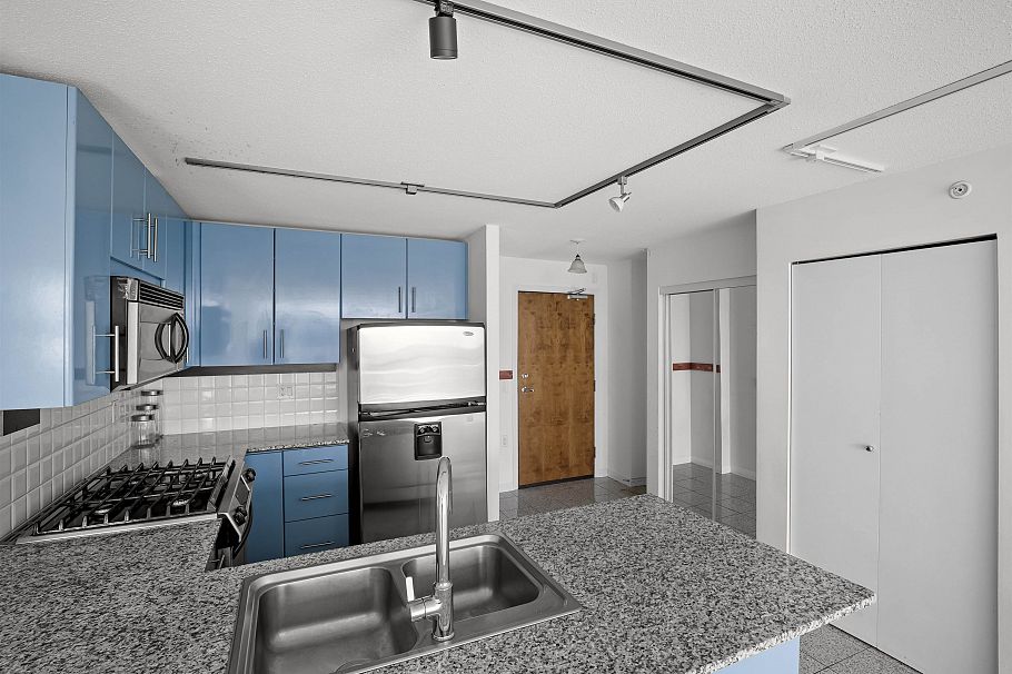 1404 188 E Esplanade North Vancouver, BC - 15