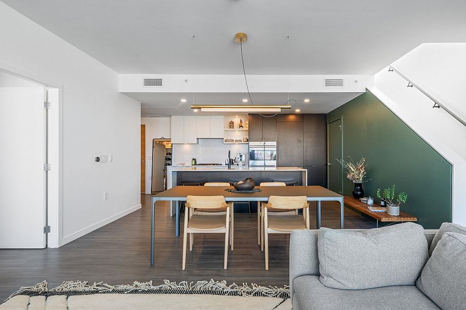 802 210 E 5th Avenue Vancouver, BC - 3