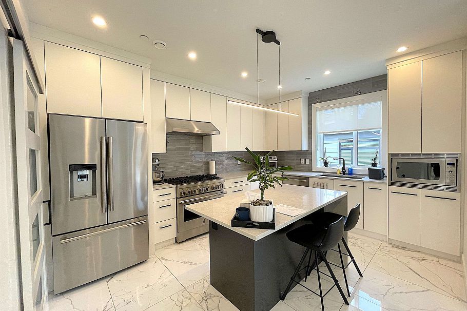 1633 SE Marine Drive Vancouver, BC - 8