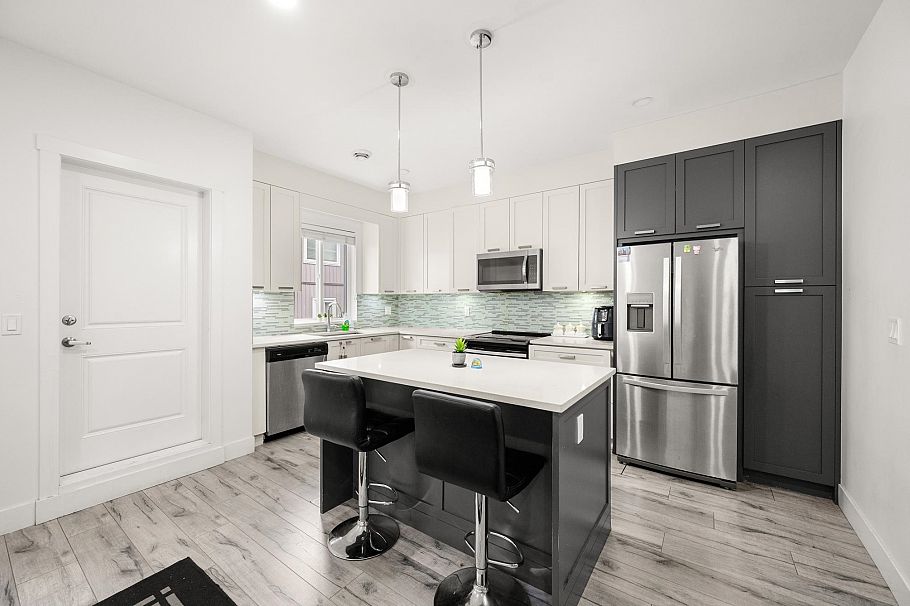 22 5867 129 Street Surrey, BC - 5