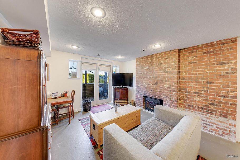 670 Montroyal Boulevard North Vancouver, BC - 27