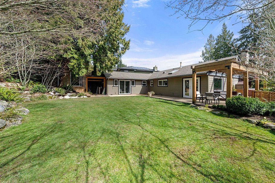 4515 Meadowbank Close North Vancouver, BC - 35