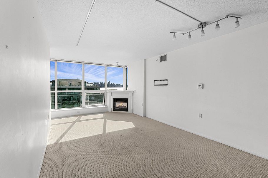 1404 188 E Esplanade North Vancouver, BC - 4