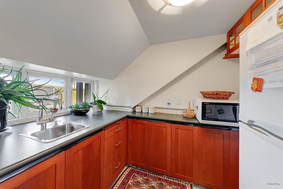 670 Montroyal Boulevard North Vancouver, BC - 20