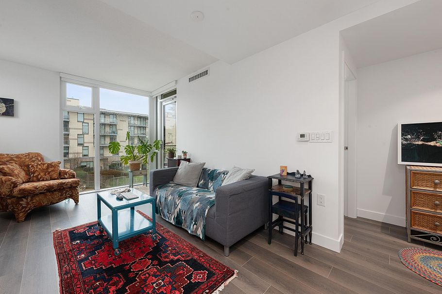 305 8138 Fraser Street Vancouver, BC - 4