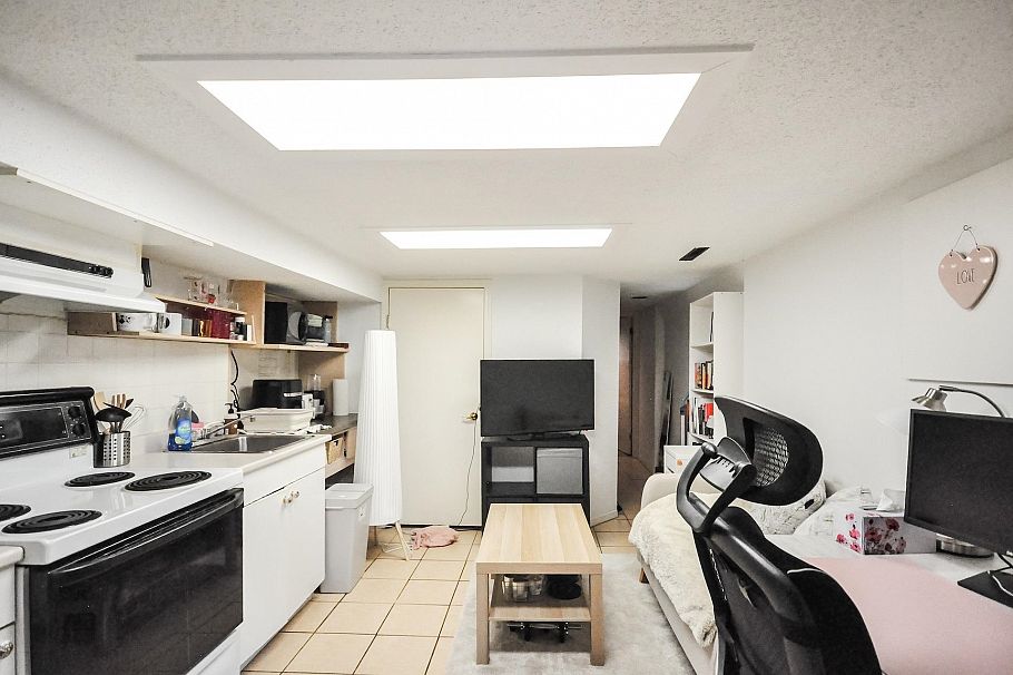 3156 Adanac Street Vancouver, BC - 18