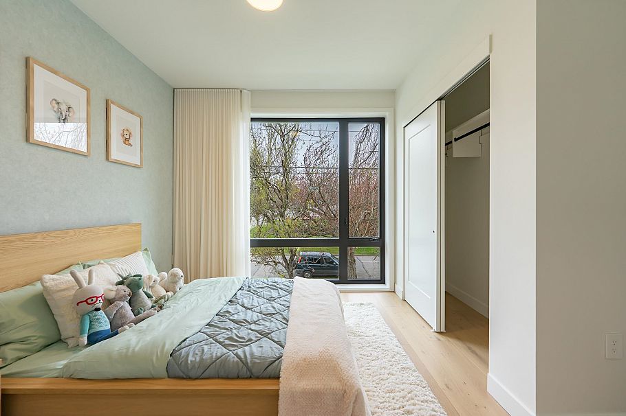 858 W 64th Avenue Vancouver, BC - 19