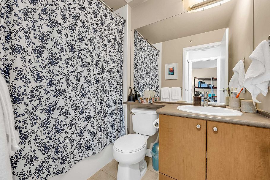 403 7088 Mont Royal Square Vancouver, BC - 16