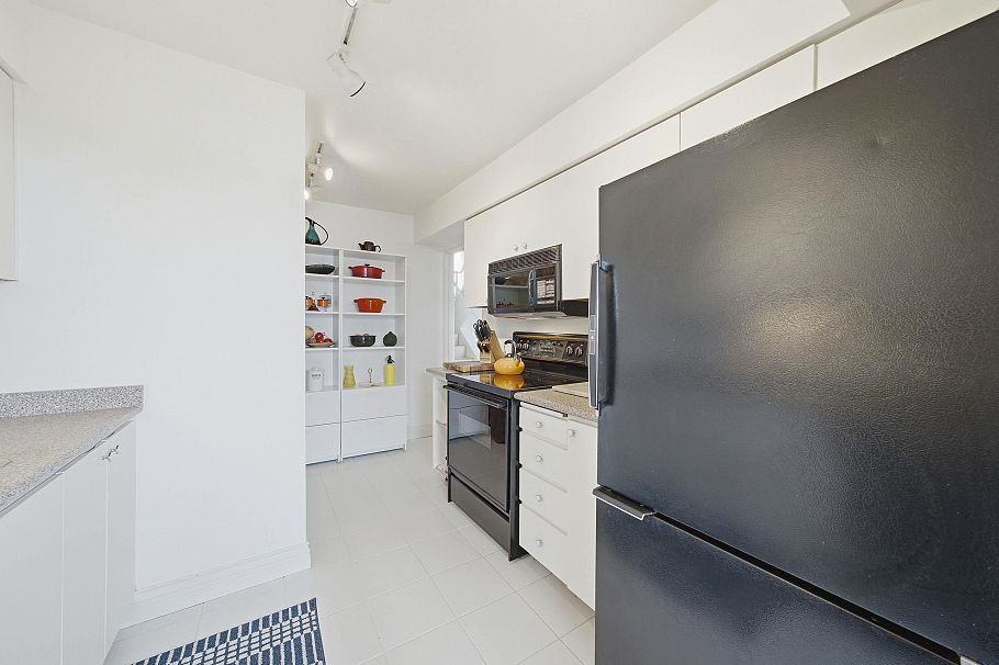 533 666 Leg In Boot Square Vancouver, BC - 21