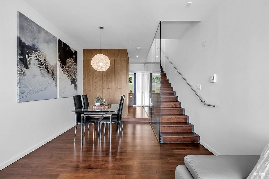 2 850 W 8th Avenue Vancouver, BC - 9