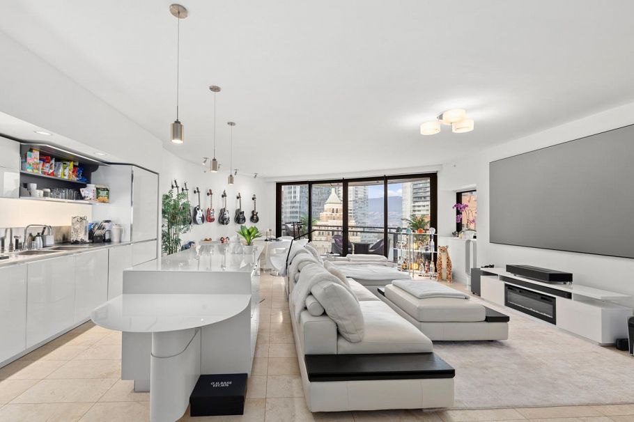 2306 838 W Hastings Street Vancouver, BC - 3