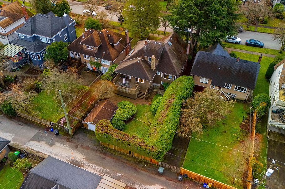 2865 W 30th Avenue Vancouver, BC - 31