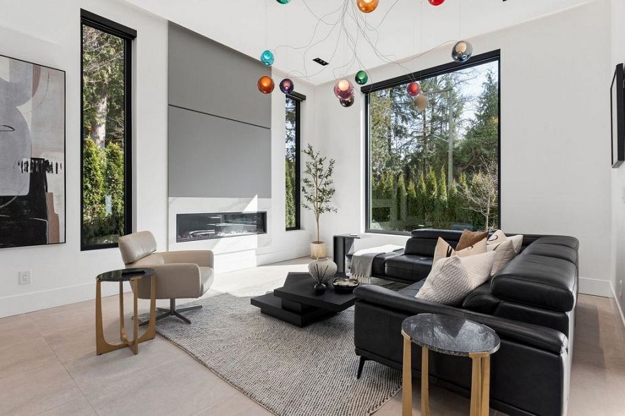 1200 Bedford Court North Vancouver, BC - 2