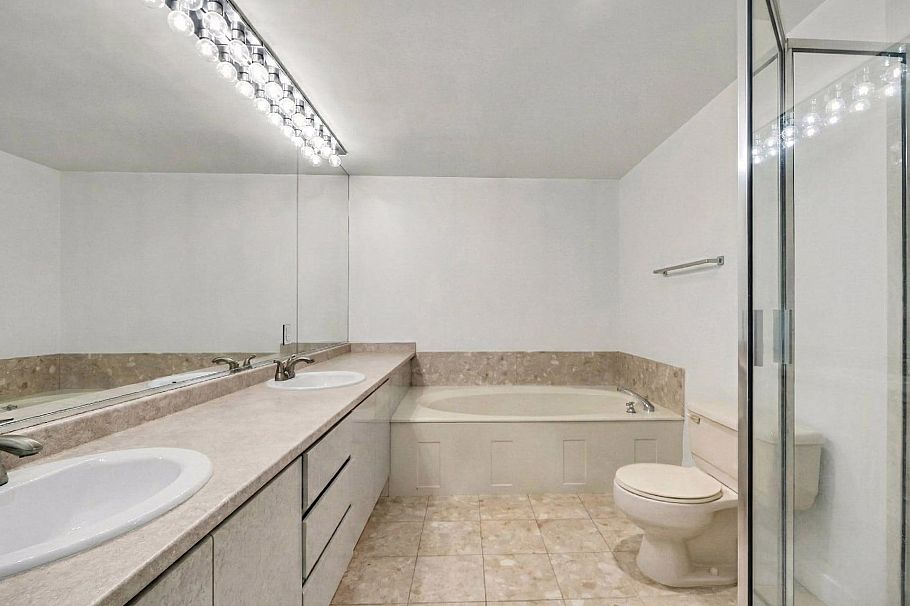 302 1311 Beach Avenue Vancouver, BC - 21