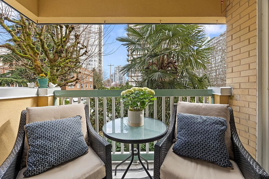 203 1125 Gilford Street Vancouver, BC - 4