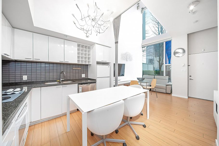 119 Regiment Square Vancouver, BC - 2