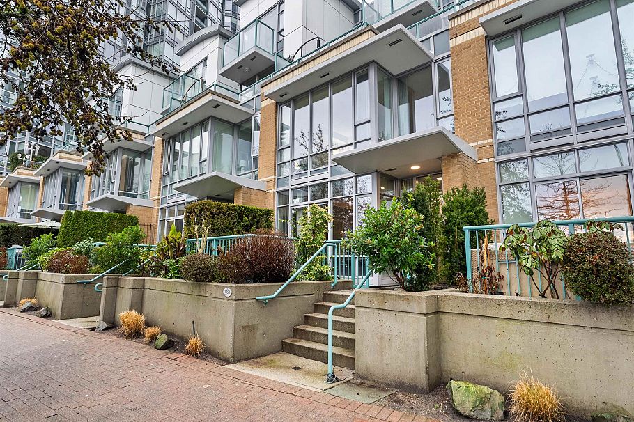 1053 Marinaside Crescent Vancouver, BC - 3