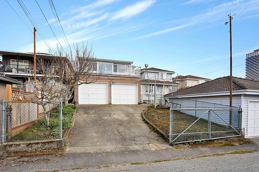 3240 Clive Avenue Vancouver, BC - 35