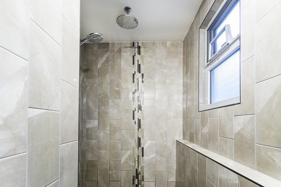 4540 Mountain Highway North Vancouver, BC - 4