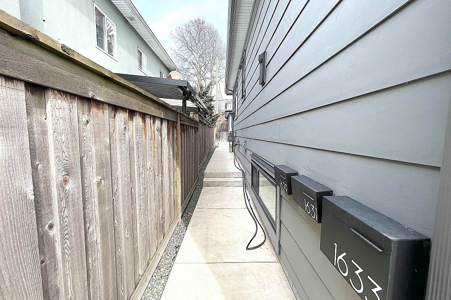 1633 SE Marine Drive Vancouver, BC - 23