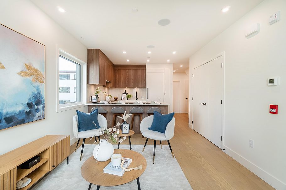 124 1552 E 3rd Avenue Vancouver, BC - 5