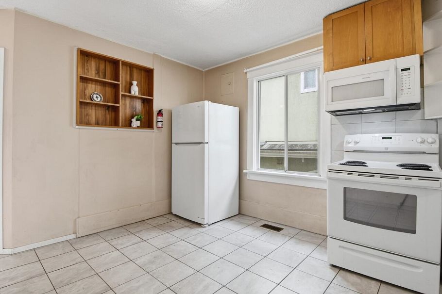 2437 E 22nd Avenue Vancouver, BC - 5