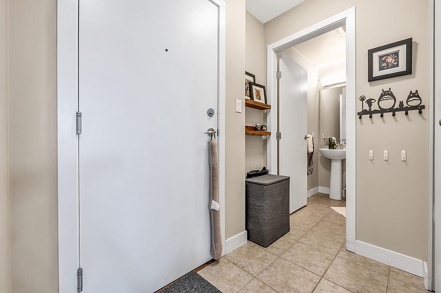 403 7088 Mont Royal Square Vancouver, BC - 8