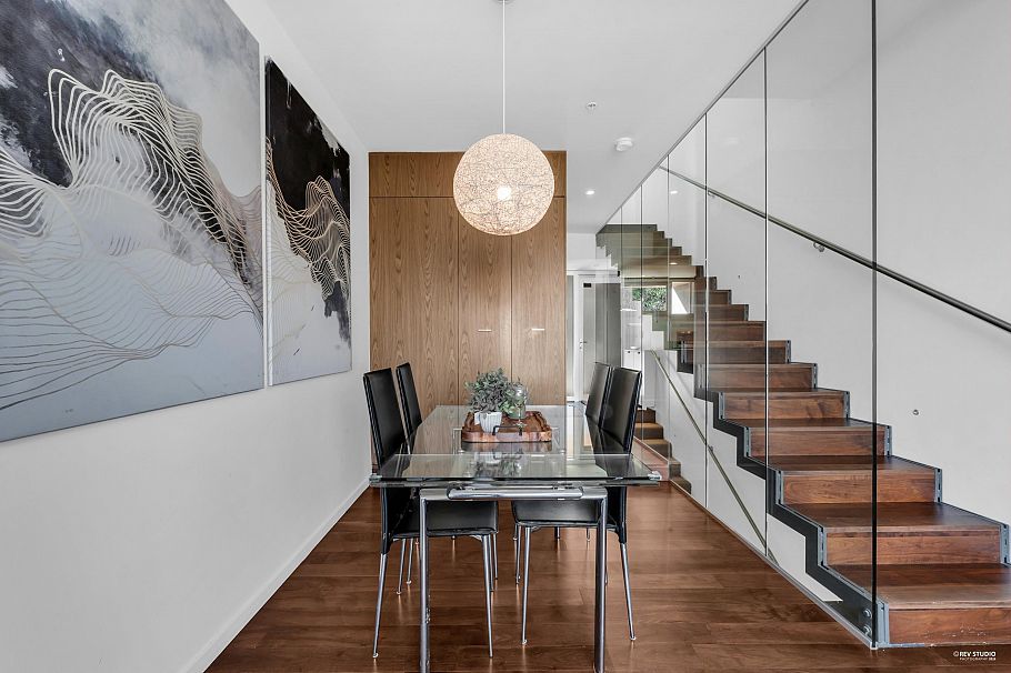 2 850 W 8th Avenue Vancouver, BC - 1