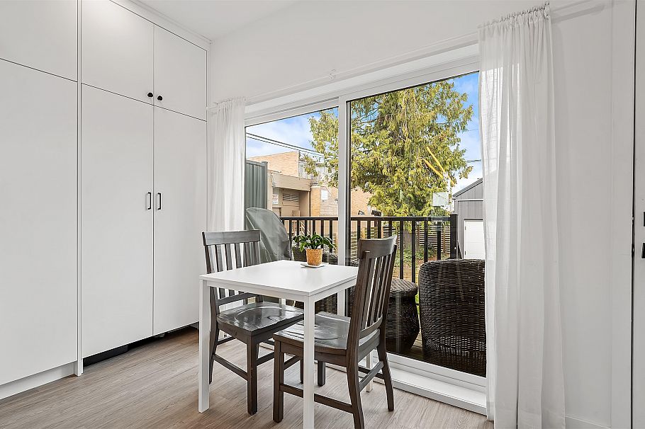 225 E 57th Avenue Vancouver, BC - 16