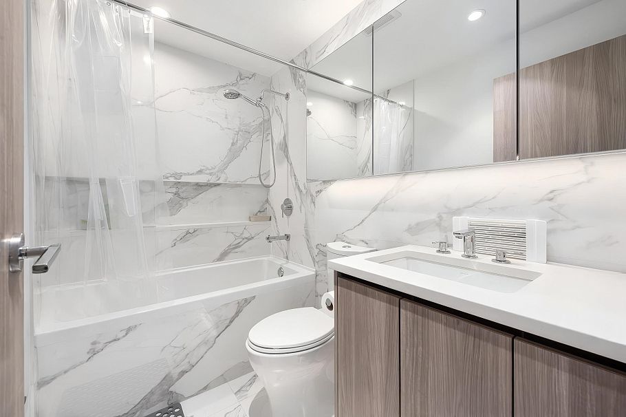 1306 8611 Hazelbridge Way Richmond, BC - 8