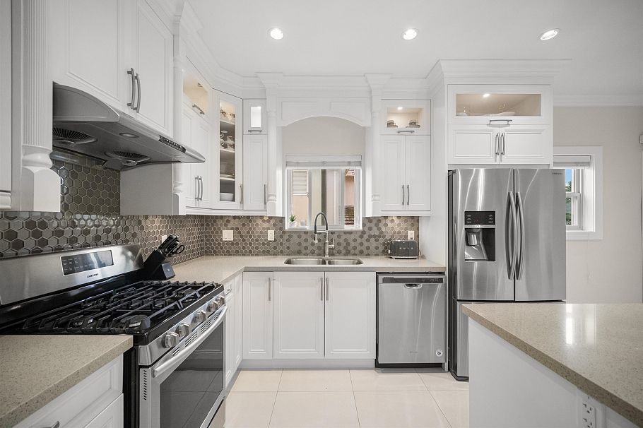 4986 Inman Avenue Burnaby, BC - 2