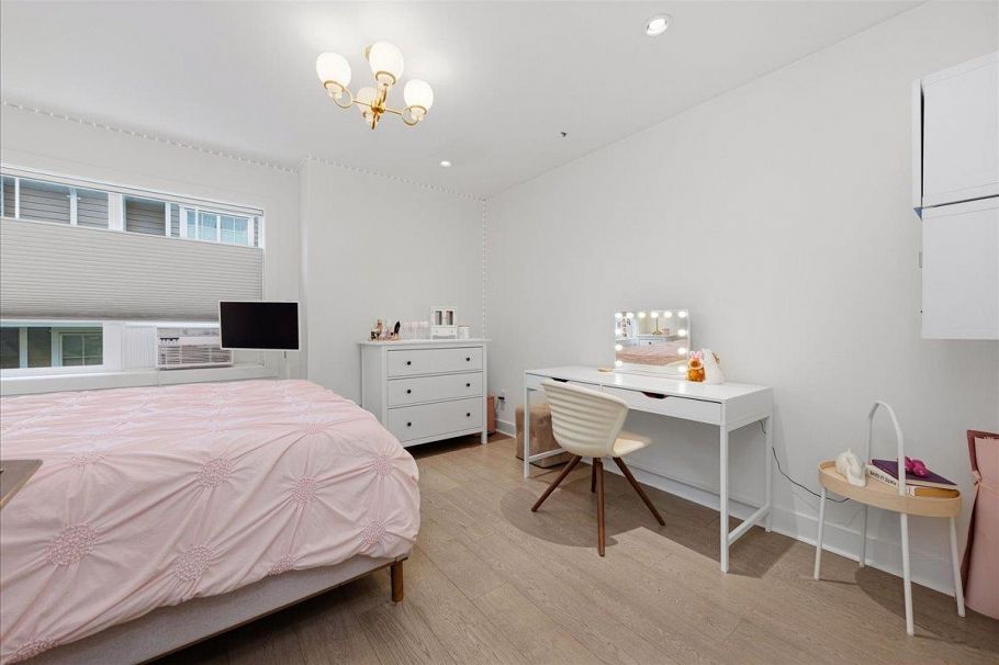 210 W 5th Street North Vancouver, BC - 16