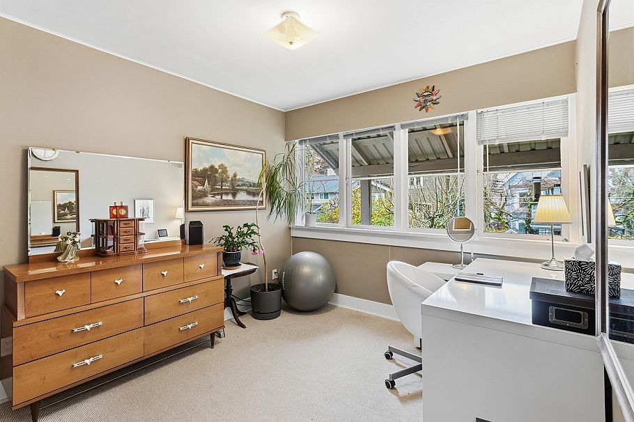 2582 W 6th Avenue Vancouver, BC - 17