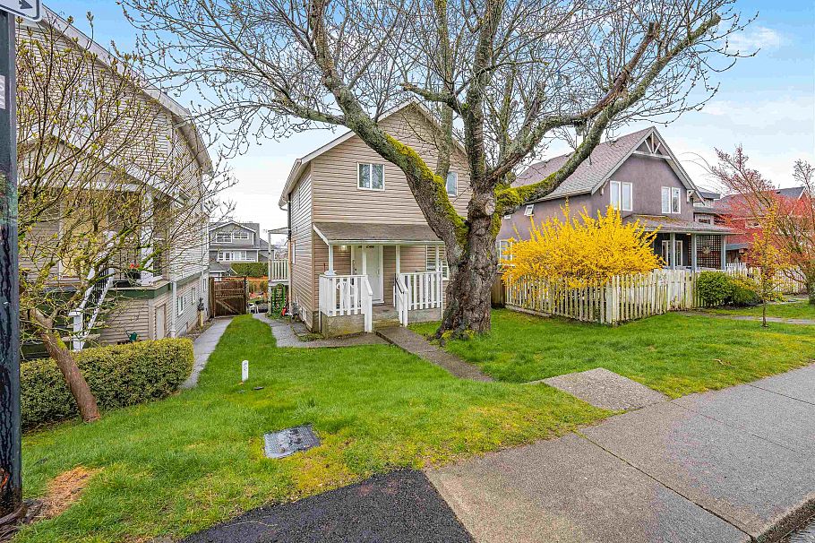 227 W 5th Street North Vancouver, BC - 1