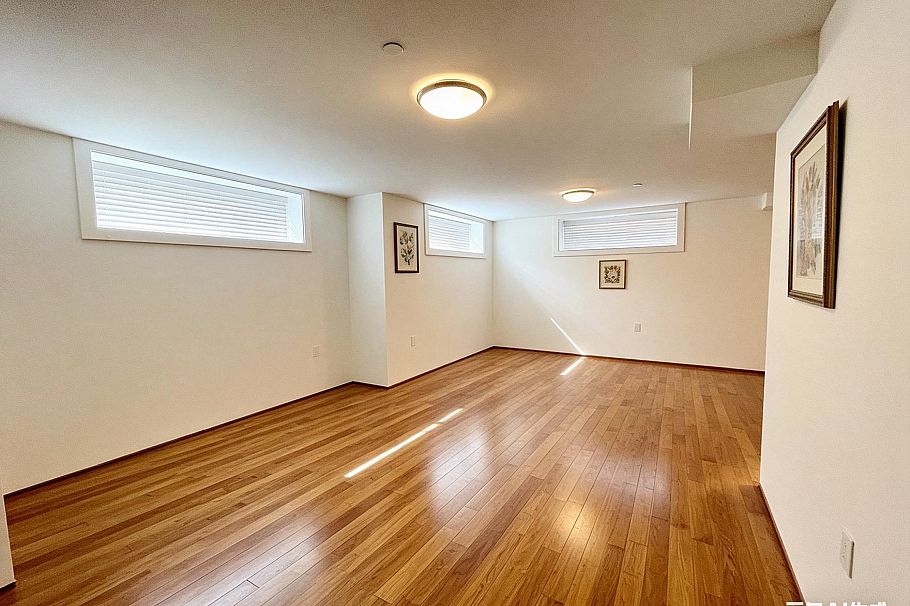 1633 SE Marine Drive Vancouver, BC - 33