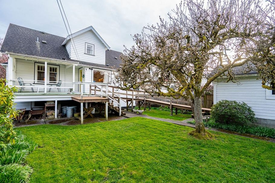 1969 W 43rd Avenue Vancouver, BC - 35