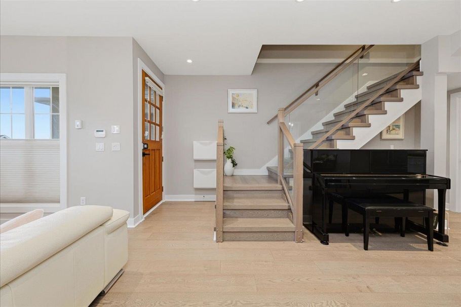 210 W 5th Street North Vancouver, BC - 9