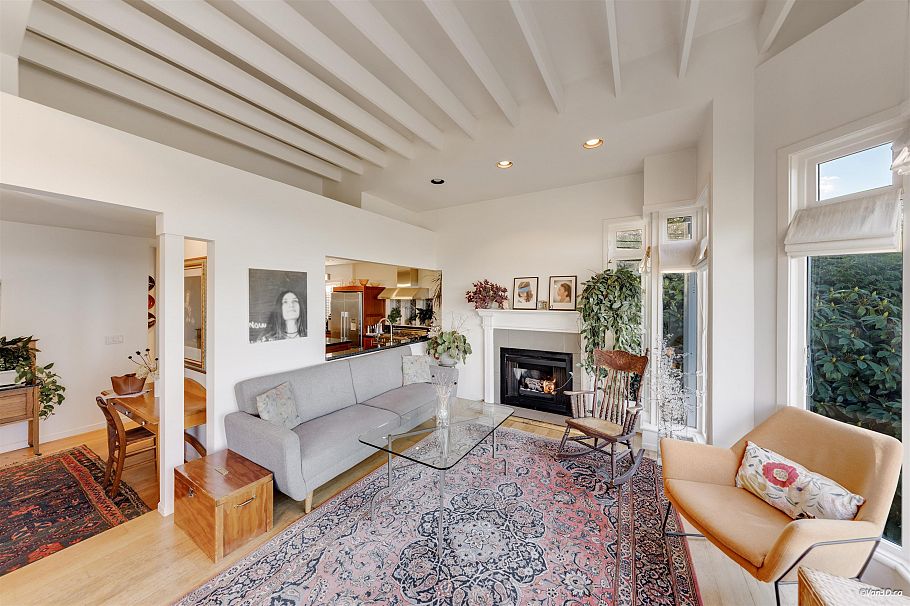 670 Montroyal Boulevard North Vancouver, BC - 10